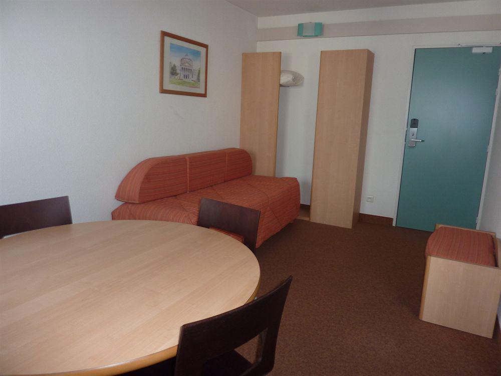 Hotel Ibis Styles Rennes Centre Gare Nord Exterior foto
